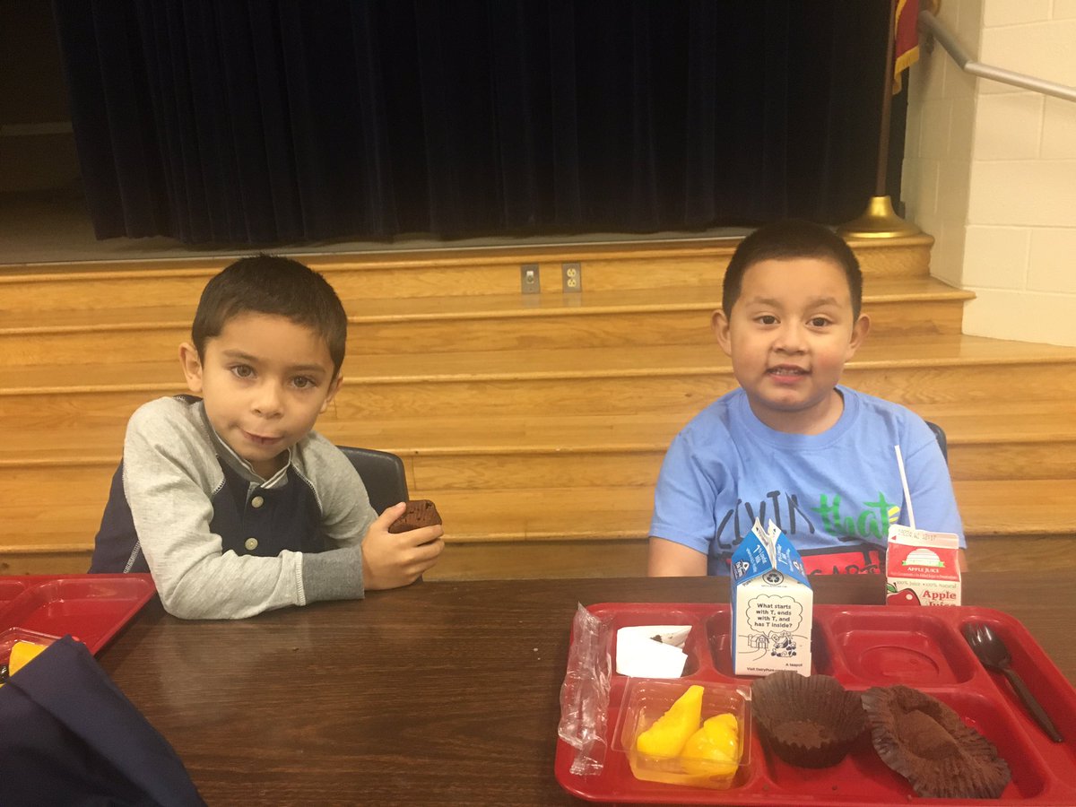 CoachSHDZ's tweet photo. #Cousins https://t.co/Y5flJL4tGJ