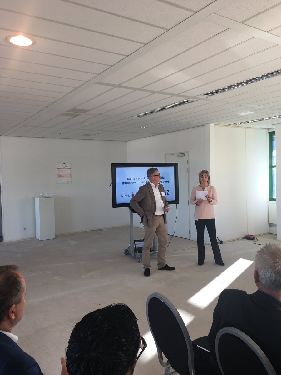 Samen met <a href="/infoVZVZ/">VZVZ</a> leggen we de leden van het <a href="/iberaad/">Informatieberaadzorg</a> en kerngroepleden uit hoe betrouwbare digitale gegevensuitwisseling in de zorg totstandkomt. #werkbezoek #beteregezondheiddoorbetereinformatie