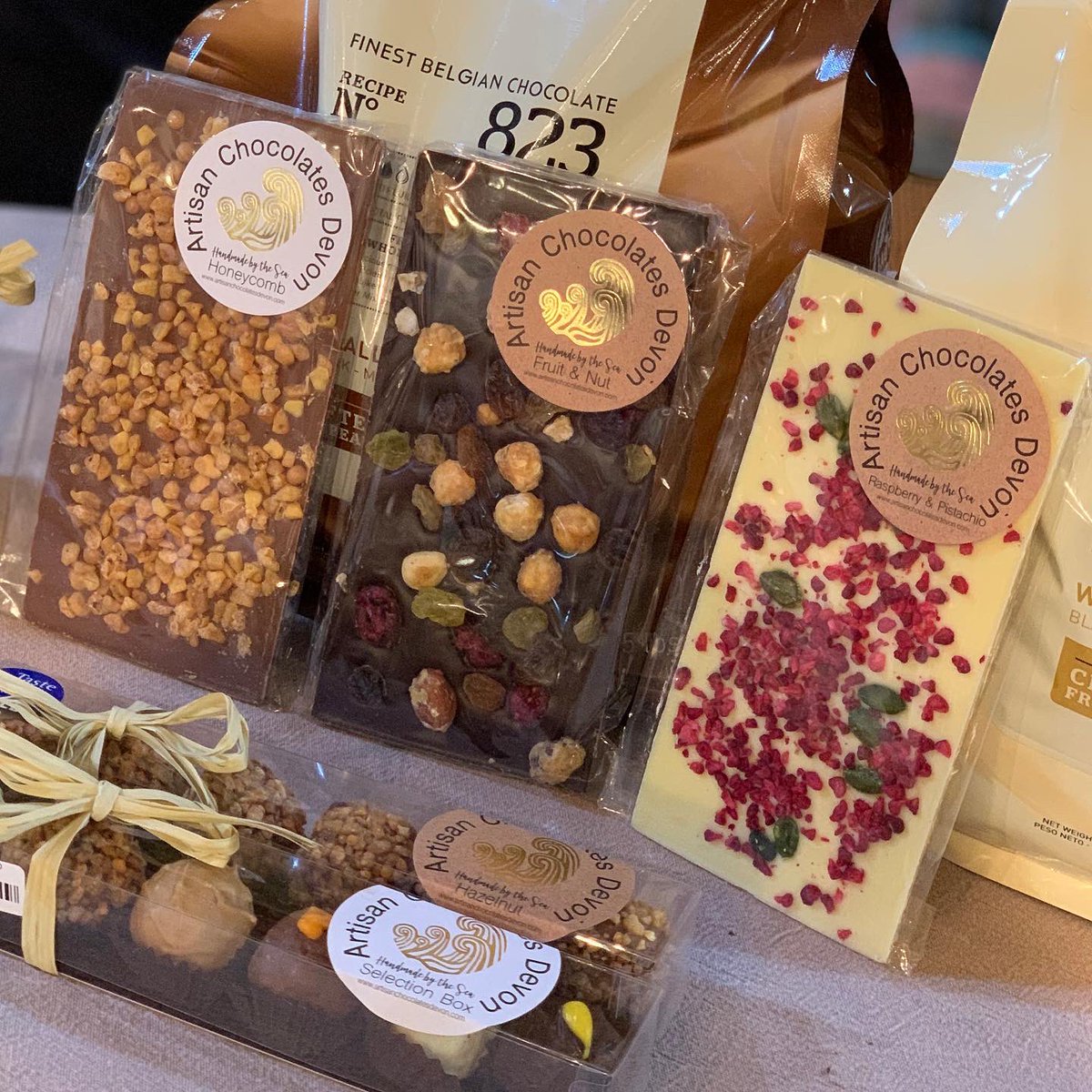 Fancy something sweet? 🍫

Today we are joined by the amazing <a href="/Artisanchocs1/">Artisan chocolates</a> who are sampling their amazing chocolate! 

Tomorrow we are joined by <a href="/barbicanbotani/">Barbicanbotanics</a> with their rum &amp; gin! 

#dartsfarm #tastings #chocolate #artisan #local