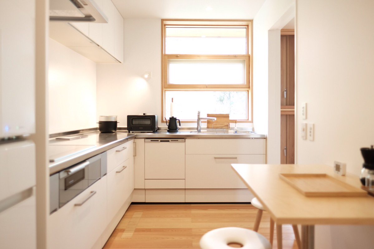 斉藤工務店 福岡南店 久留米モデルハウス در توییتر キッチン こだわりのキッチンでの暮らしは毎日を豊かにします 斉藤工務店 福岡 マリナ Fca 建築家 堀部安嗣 久留米 福岡市西区 キッチン 台所 料理 L型キッチン インテリア 白 白い空間 住宅