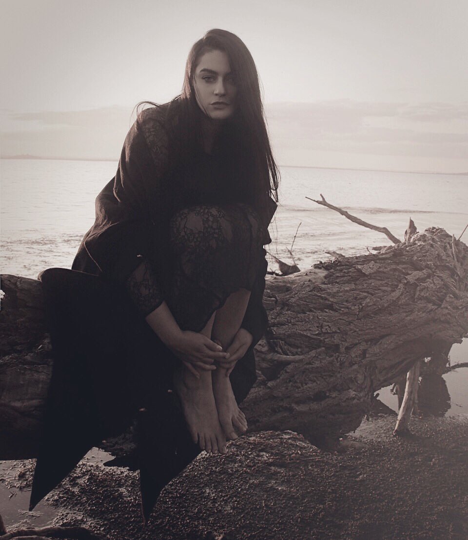 itsanxiety's tweet image. Again Martina by the lake because I will never get tired of this shooting