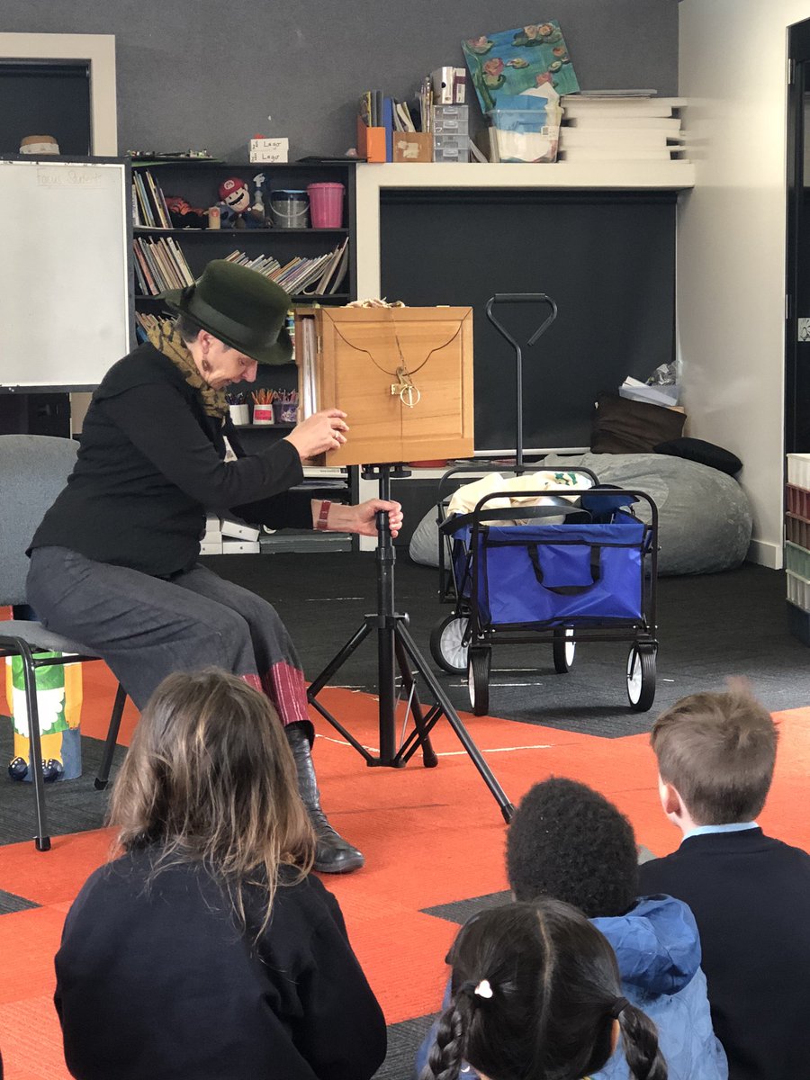 RaniaGPS's tweet photo. @BatrasRita It was a wonderful story telling experience that Foundation students  will always treasure 🎈🧸🖼❤️💛 #GlengalaPROUD @BatrasRita https://t.co/Wez3fHOZSN