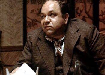 ねろおやぶん Thegodfather 名付親の部屋 Peterclemenza ピーター クレメンザ コルレオーネ一家の筆頭若頭 温厚そうな風貌とは裏腹な 泣く子も黙る武闘派で 一家の勢力拡大のために黙々と 任務を遂行してきた 料理好きでワインとカンノーリ こよなく