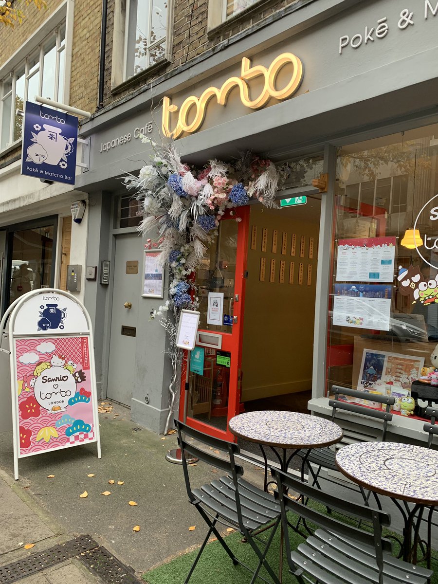 Chika_Melt's tweet photo. Very authentic Japanese food , Hello kitty Poke . Lovely lovely 💕.    #HelloKitty #tombocafe #sanrio #authenticj #poke #fitzrovia https://t.co/CLgp6RWl3c