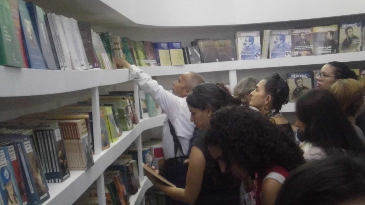 #Enterate #Caracas Librerías del Sur ya abrió sus puertas a esta #Filven2019 

¡Te Esperamos con muchas sorpresas! 

Lee más en nuestra web: bit.ly/36NfMWI

#VenezuelaPazYVida  #Feria #Libros