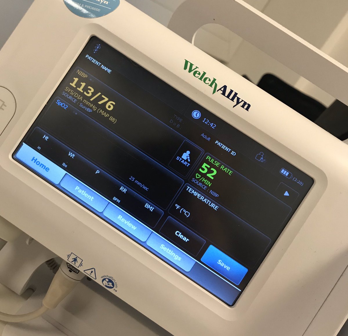 Testing out the new vitals machines for #Hospitalinmypocket Measuring BP on the way up 💪🏽so it doesn’t hurt anymore 😊 Look at that pulse 👀 That person is obviously very young and fit!! 🤣 #FutureFHFT #digitalFHFT #HiP #NEWS2