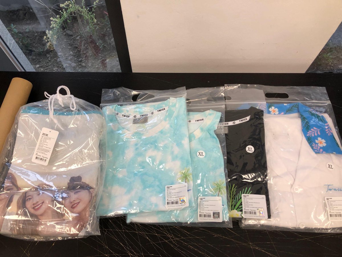 ChubbyBunnyPhGo's tweet photo. 📌 #cbsphGO

🌸TWAII'S SHOP GOODS
✔CANDY BONG Z KEYRING- 1300
✔CANDY FAN Z- 1460
✔TWAII'S SHOP SHIRT- 2740
✔TWAII'S SHOP T-SHIRT- 1880
✔BEACH TOWEL- 2300
✔INAGE PICKET- 640
CHOOSE MEMBER:
🌸NAYEON
🌸JEONGYEON
🌸MOMO
🌸SANA
🌸JIHYO
🌸MINA
🌸DAHYUN
🌸CHAEYEONG
🌸TZUYU https://t.co/V99FGAPjtB