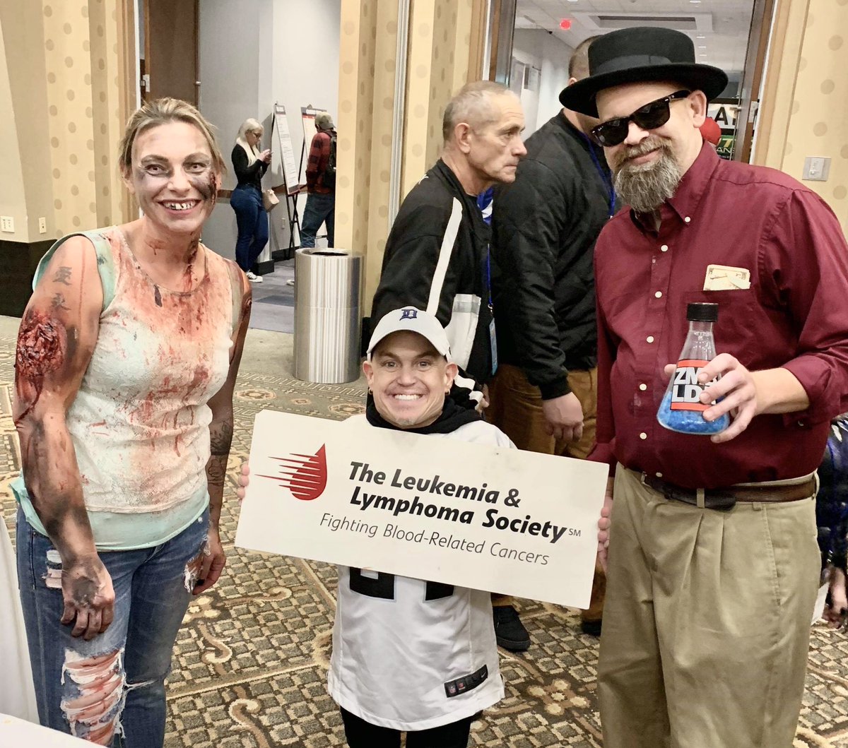 Thank you, @DisneyPirates @MartinKlebba, for showing your support for those affected by blood cancers at @ricomiccon.  With the help of @deaderface1031 & @simpsonscouchri, we raised $4,158!  @Disney #piratesofthecaribbean #disney #lls #somedayistoday  #Ricomiccon #martinklebba