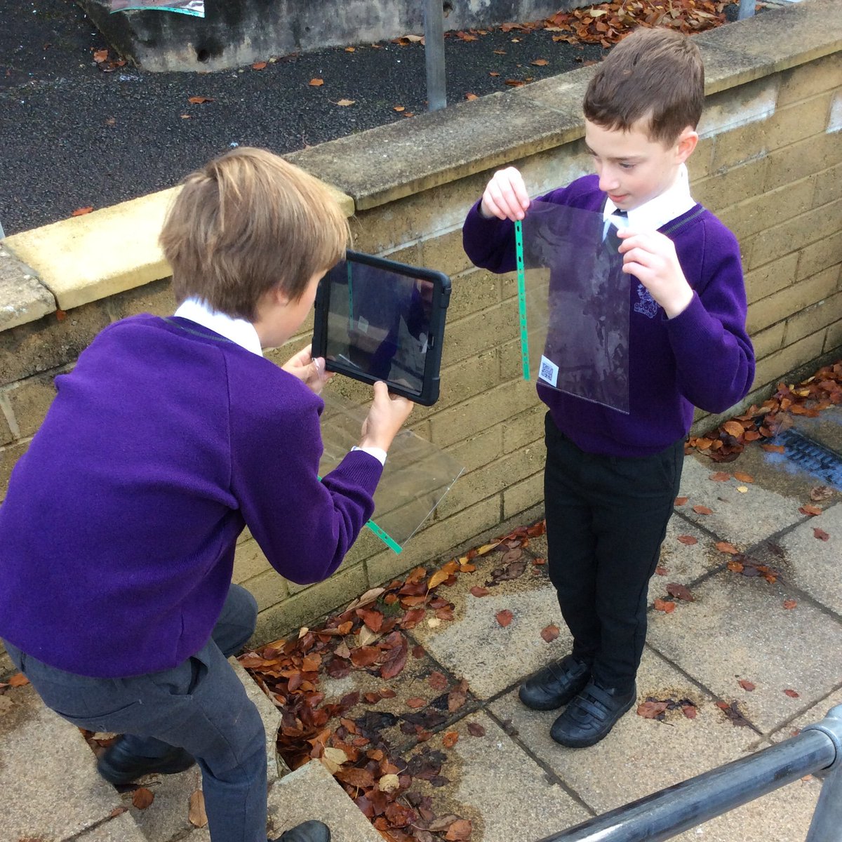 WycliffePrep's tweet image. Over the past few weeks, Year 7 have been learning about giving and listening to directions in French. They designed a treasure hunt around the Prep School using QR codes; involving recording french instructions and embedding QR codes into ipads. #learningwithtechnology
