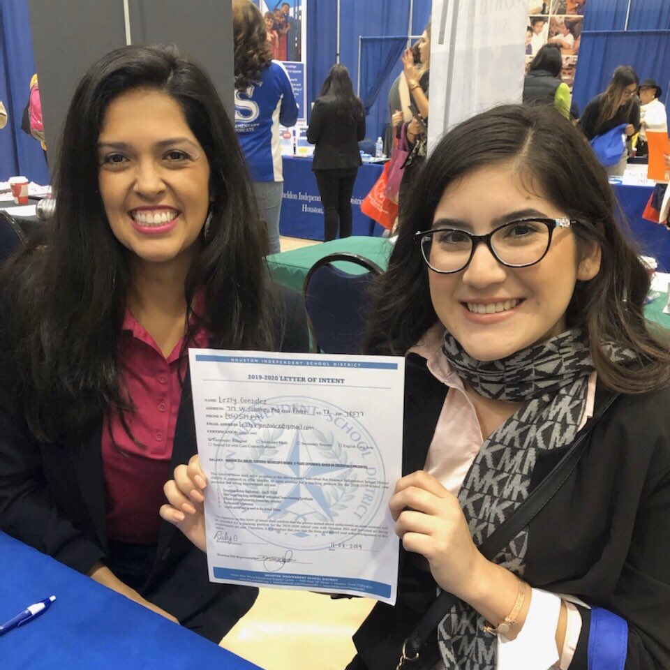 RocioSaldana4's tweet photo. @utrgv finding amazing teachers! Looking forward to having them join @TeamHISD! @HISDRecruiter @HISDWorkWithUs #Fall2019Graduates https://t.co/x00n3o9bY6