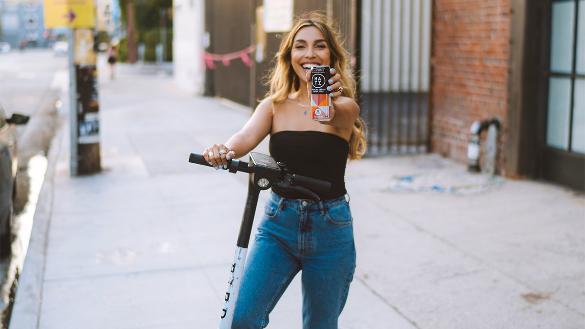 Feel-good energy to help power any weekend adventure! ⚡️ What’s your plan for the weekend?! ⬇️

#weekend #weekendvibes #plantbased #plantbaseddiet #usdaorganic #cleanlabel #organicliving #energydrink #glutenfree #love #vegan #allnatural #caffeine