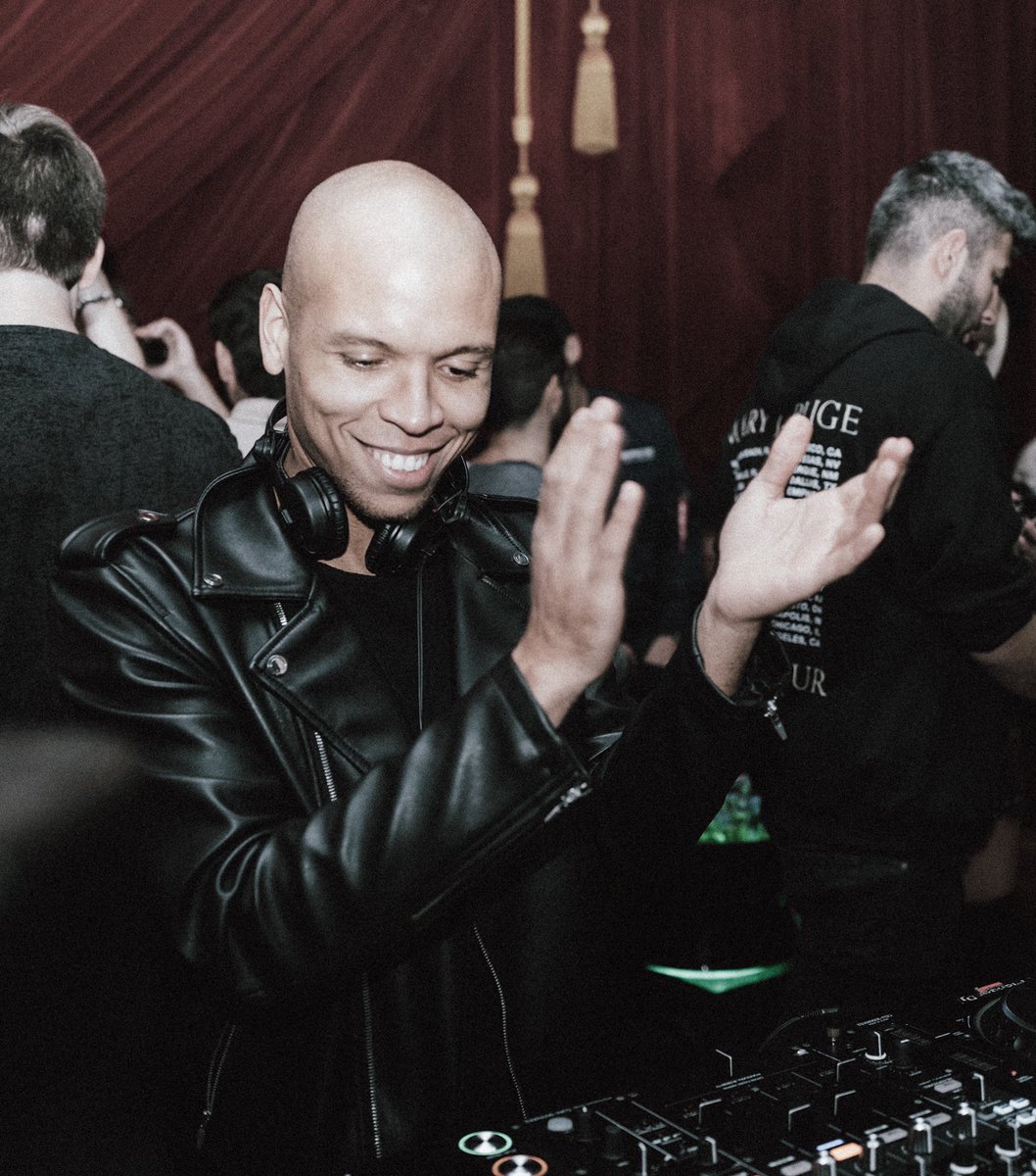 francismercier's tweet photo. Last night was a vibe @DeepRootRecords ๐ฅ big ups to the homie @OFFAIAH for rocking the grand premiere of #deeprootsessions! Catch us every Thursday NY!!! https://t.co/XGxQjMBVD6