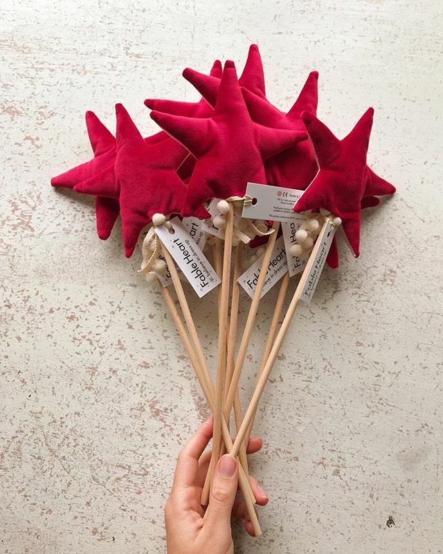 Almost ready to go for our last drop of the year ❤️!
.
.
Santa just dropped these off to me, for anyone wishing for a little magic this year ❤️🌟🌲 (Winterberry red velvet wand, available from 9pm tonight @ fableheart.com) ift.tt/2NWEsU3
