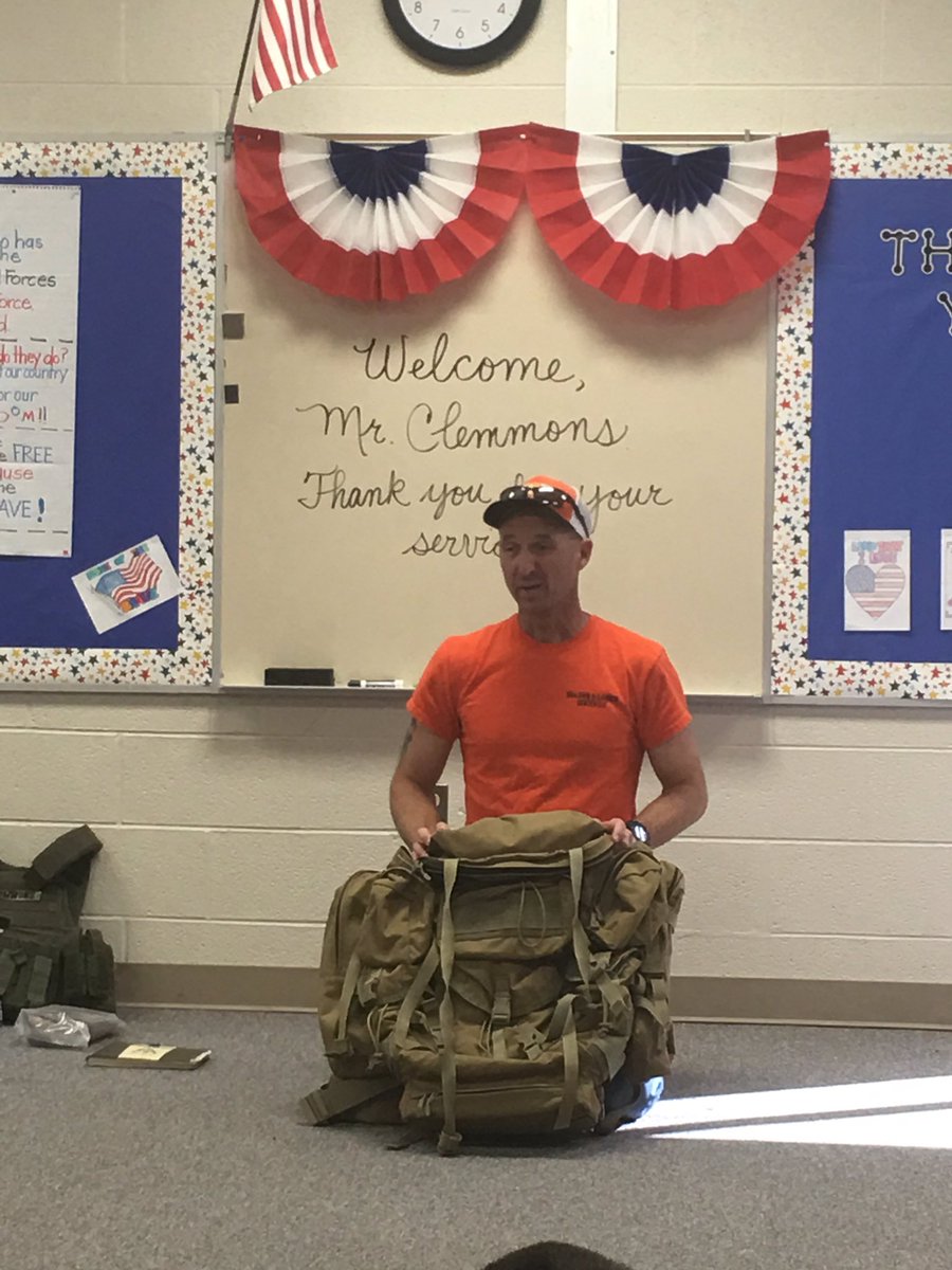 RondaRonnie4's tweet image. Thank you Mr. Clemmons for speaking to our class today. Thank you for your service. 🇺🇸 #VeteransDay #teachCent @Cent_Tweets