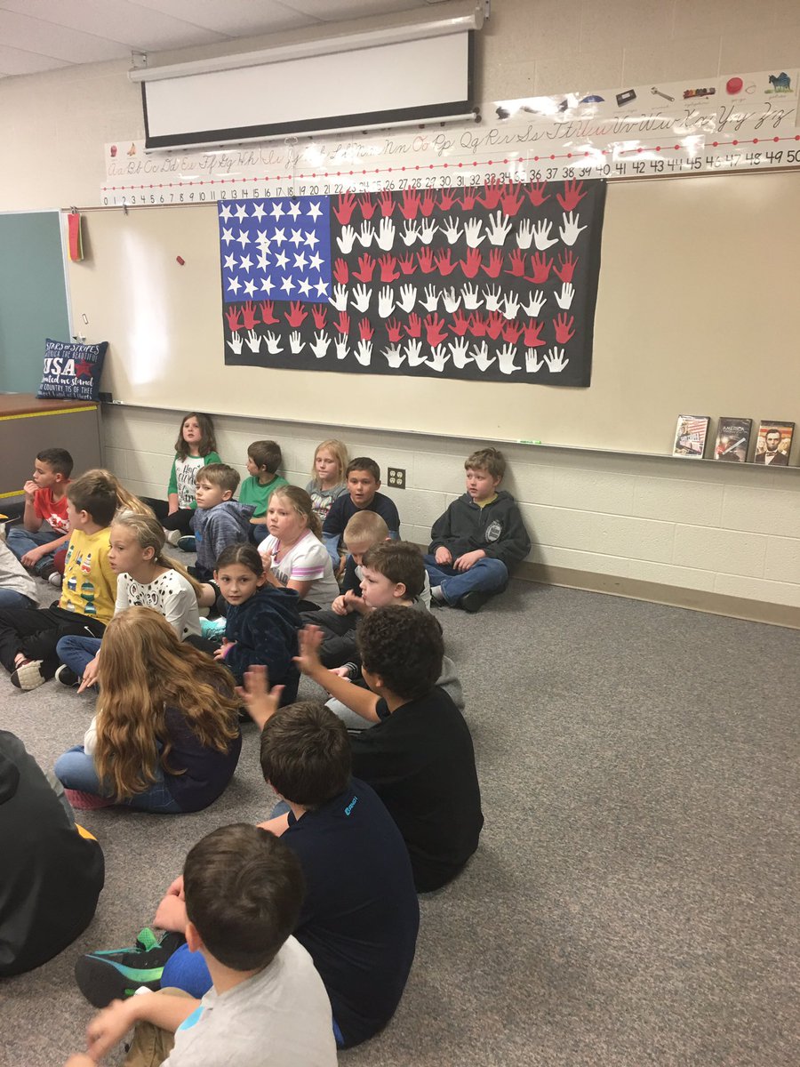 RondaRonnie4's tweet image. Thank you Mr. Clemmons for speaking to our class today. Thank you for your service. 🇺🇸 #VeteransDay #teachCent @Cent_Tweets