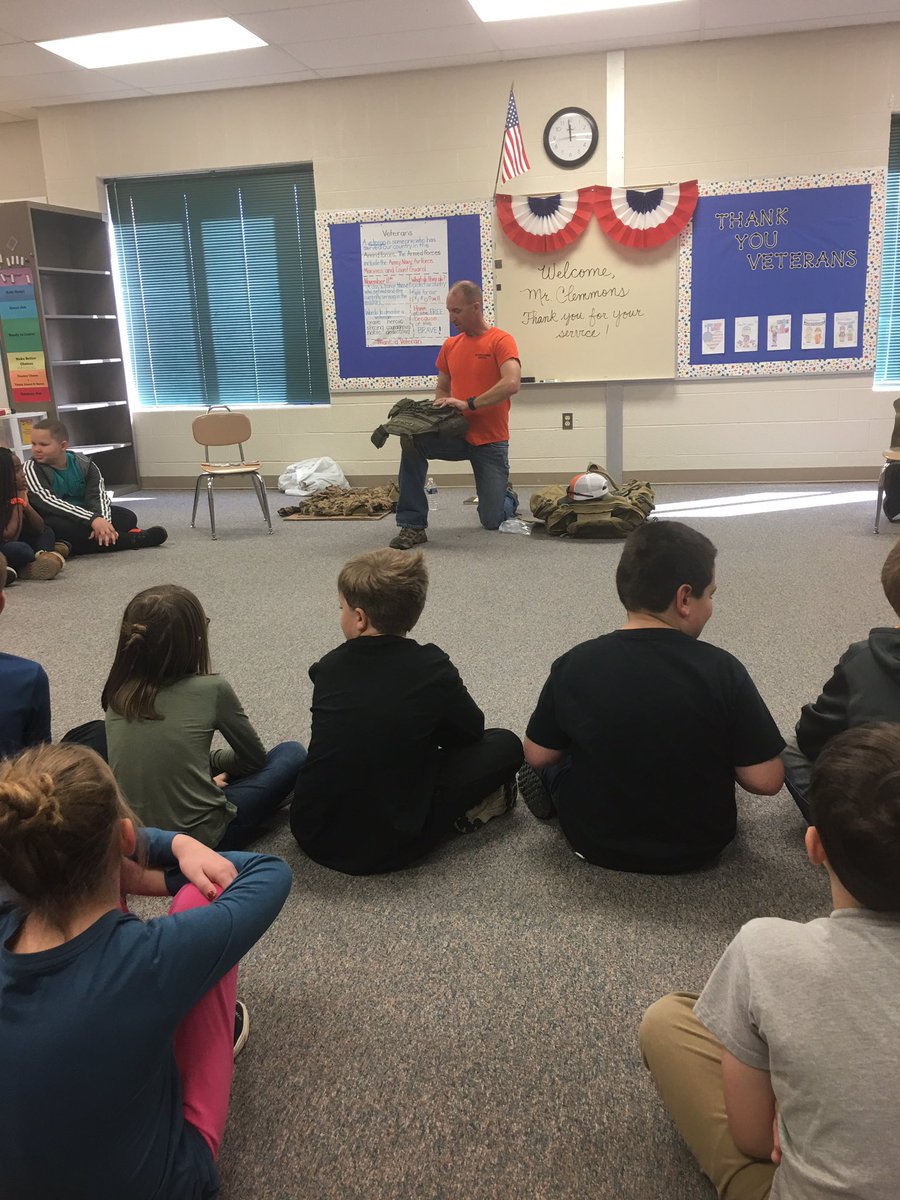 RondaRonnie4's tweet image. Thank you Mr. Clemmons for speaking to our class today. Thank you for your service. 🇺🇸 #VeteransDay #teachCent @Cent_Tweets