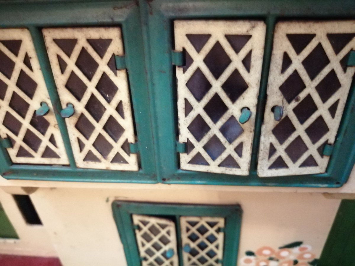tinaowey's tweet photo. Vintage Triang Lines Bros Dolls House 
Furniture kleeware bakelite ( leg missing from sideboard, small part of leg missing on bed)see photos. German ARI doll Metal window frames. 
Missing garage door.
42 x w 67 x 29cms #vintagetoy #vintagedollshouse #linesbros #triangdollhouse https://t.co/WznRG5Wa62