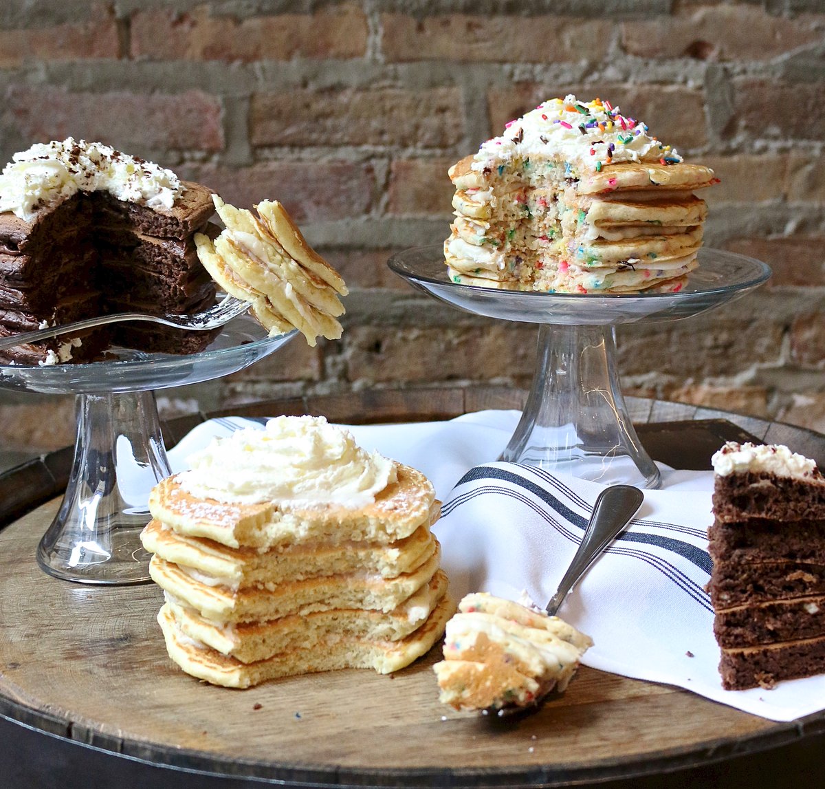 STACKS ON STACKS ON STACKS. 🙌🤤🥞 #BrunchGoals #Saturday #SaturdayMorning #Pancakes #Brunch #BrunchGoals #GoodMorning #Chicago