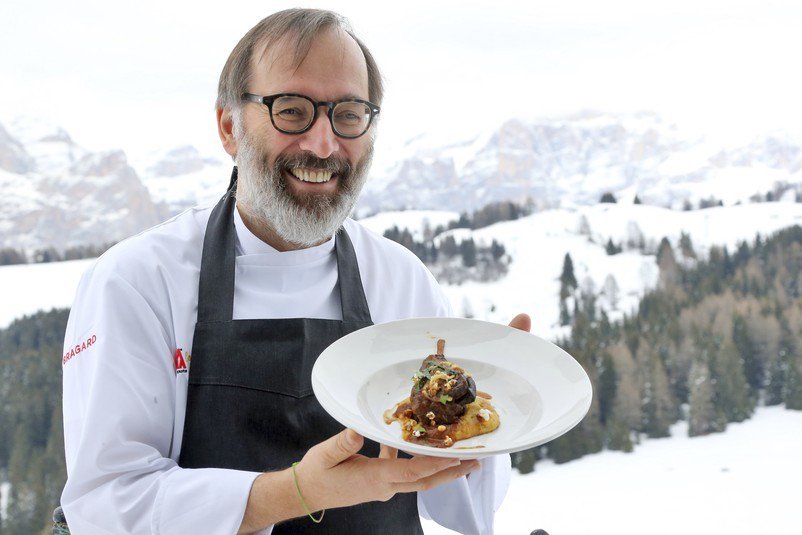 🍽 Michelin Guide 2020! 1 neues Michelin Sterne Restaurant ist in Südtirol dazugekommen!
⭐ 25 Michelin-Sterne
⭐ 19 Restaurants
Gratulation an die Meisterköche! 👨‍🍳👩‍🍳
bit.ly/Michelin-Stern…

#MICHELINstar20 #Suedtirol #Michelin