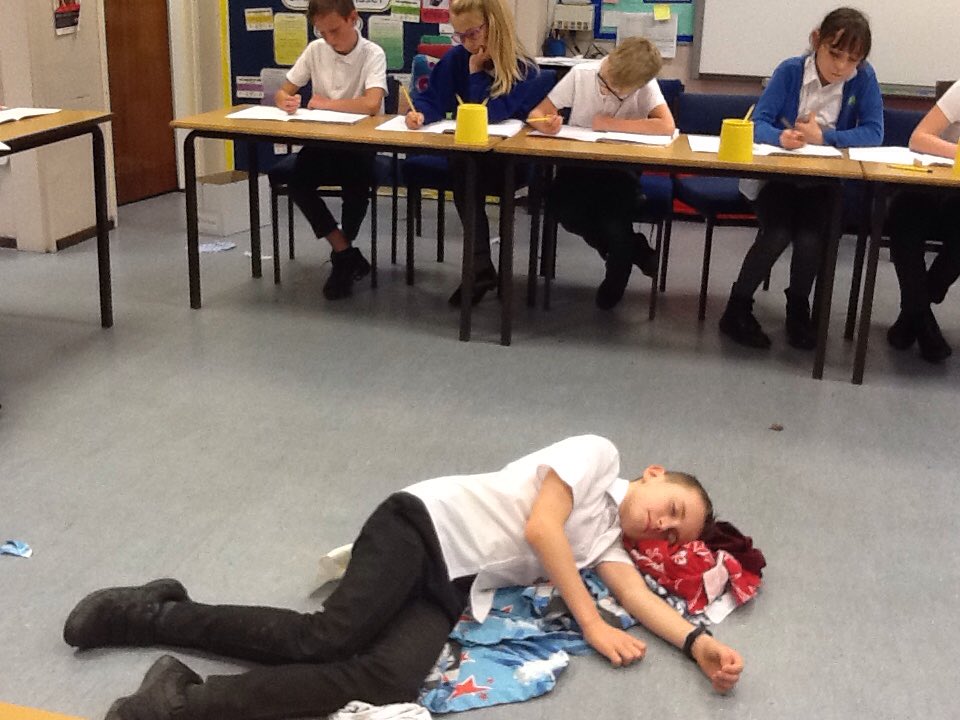 BattyefordY5's tweet photo. We are enjoying life drawing in the style of Henry Moore. https://t.co/D0l9iWrn5M