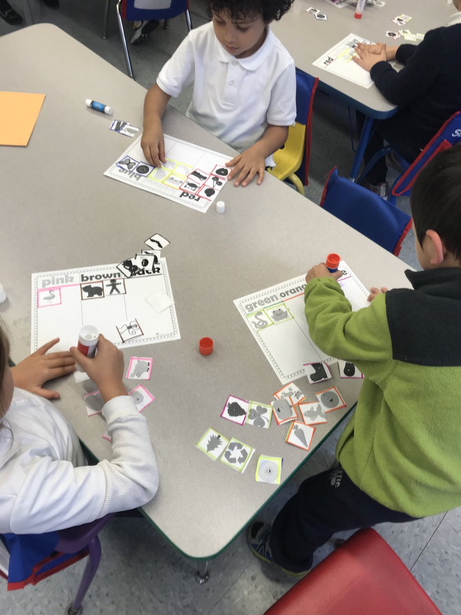 MrsYoung66's tweet photo. Color Sort in K002! Math Open House at PS 66Q! #GreatMathematicians #MrsYoung #MrsAmore ⁦@PS66JKO⁩ https://t.co/tDTBJ9DG8b