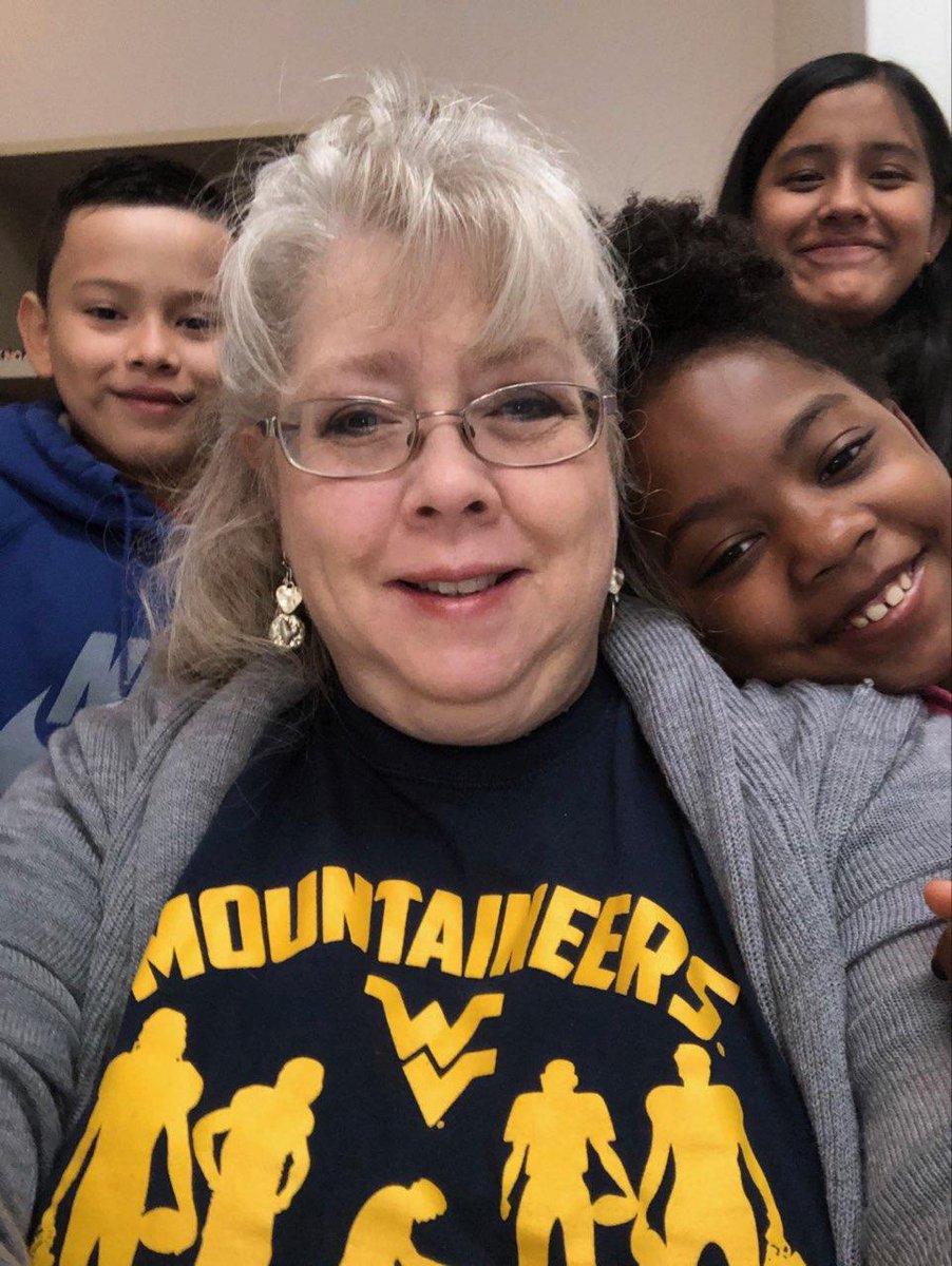 tylerisdAVID's tweet image. @austintylerisd students and staff sporting their COLLEGE COLORS! 
@BHolland1908 #CollegeKnowledge
#ThisisAVIDElementary @CCM_TISD  @tylerisd  FW2