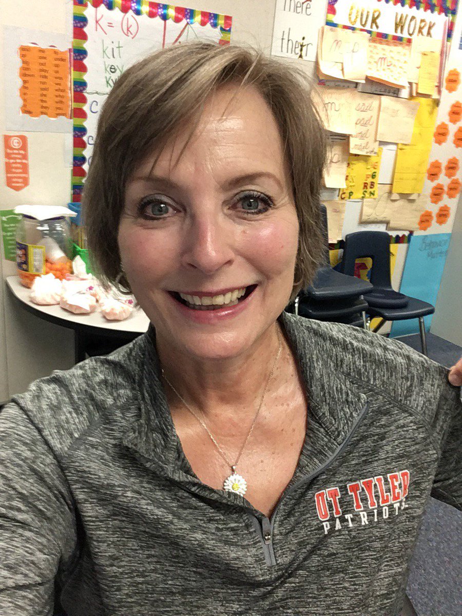 tylerisdAVID's tweet image. @austintylerisd students and staff sporting their COLLEGE COLORS! 
@BHolland1908 #CollegeKnowledge
#ThisisAVIDElementary @CCM_TISD  @tylerisd  FW2