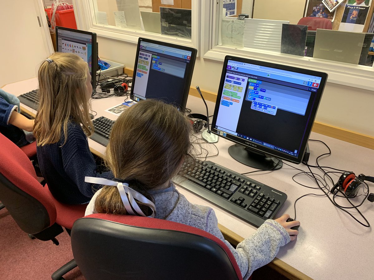 NDS_COMPUTING's tweet image. Year 4 are busy #coding #fridaycoding #FridayFeeling @purpleMash #computing