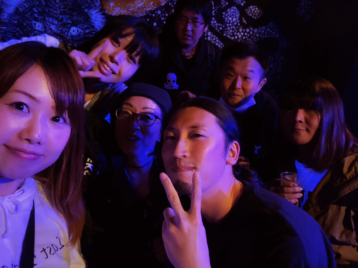 yuki_hero_k's tweet photo. 今日もダンディが最高でした＼⍩⃝／
ここへ来て下手デビュー⁉️良い角度でバッチリ全体を目に収めた👀

今日こそは笑って楽しもうと決意してて(大阪は終始😭←で視界不良)しっかり目に焼き付けたけどアンコールの猫背男からが罪でした😭🙏

ダンディも名古屋の友も大好き！ありがとう😚

#Outsidedandy https://t.co/9NFTKdParv