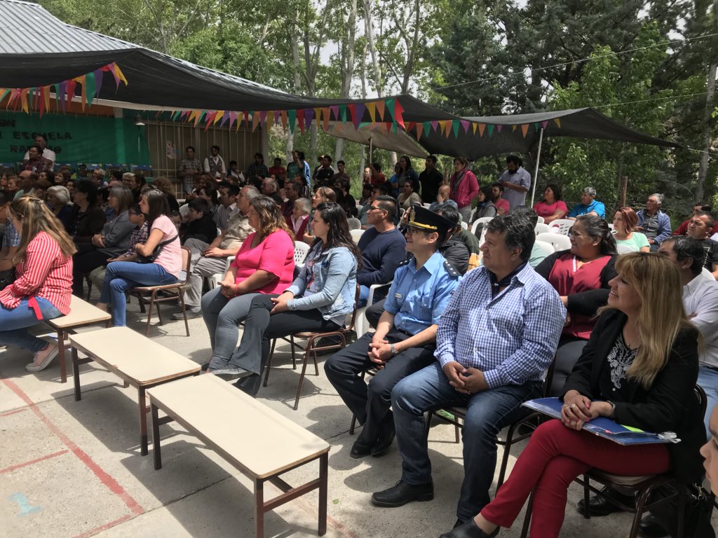 hugogutierrez_v's tweet photo. 83° Aniversario de la Escuela N° 131 de #Butaco #NorteNeuquino
Juntos/as vamos por más y mejor! https://t.co/r3OhyHzKTX