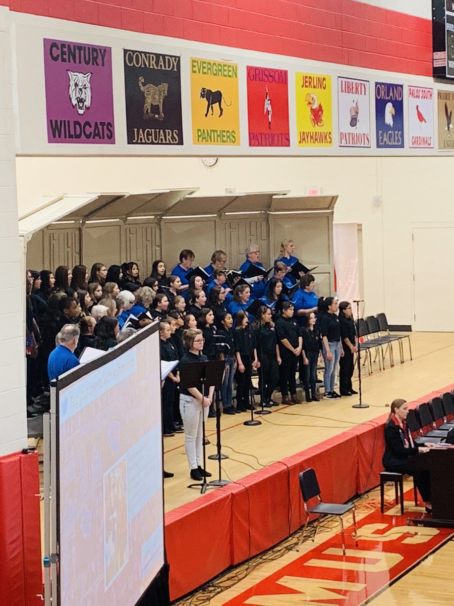 MsSheahanOLHMS's tweet photo. Proud of my lovely 8th grade cousin, Annie, for her part in celebrating our veterans today! #familyisthebest #OLHMSVETS https://t.co/v5PVzoByfo