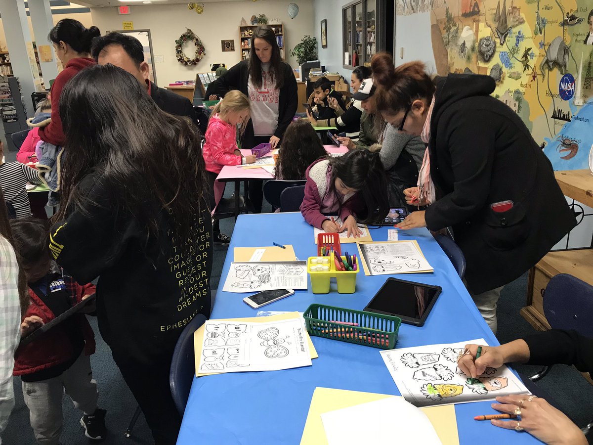 LibraryTx's tweet image. Thanks to all the Bryant parents that came to our “Leaping Into Literacy Reading Night” !!!
Great job to all the Pre-K , Kinder and 1st grade students showing their reading activities!!! @aisdlibsrv @bryant_ele