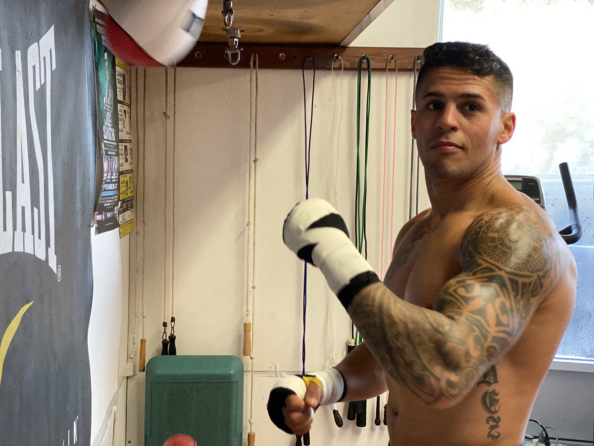 JohnnyHitmanDez's tweet photo. When you realize @StarBoxing #RockinFights @TheParamountNY is only 15 days away... #HitmanDez #NoMoreGames #BornToBox https://t.co/wlFthEVxJ5