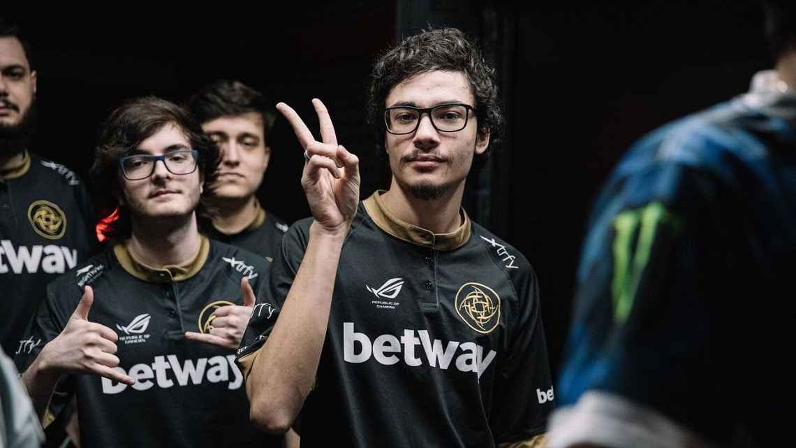 tryhardbrasil's tweet photo. ESSA PRO LEAGUE VAI SER DIFÍCIL PRO BR!!
Os vistos do Ion, Kamikaze e Júlio não foram aprovados por parte do consulado Japonês.
1/2 https://t.co/kQzsswATFB