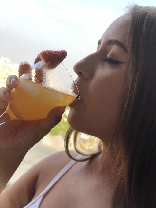 Imagine this drink falling all over my body! making me wet, and my nipples hard and cold.  Check it in<a href="/tag/porn"class="tags"><span>#porn</span></a><a href="/tag/rt"class="tags"><span>#rt</span></a><a href="/tag/blackfriday2019"class="tags"><span>#blackfriday2019</span></a><a href="/tag/blackfridaycolomb"class="tags"><span>#blackfridaycolomb</span></a>