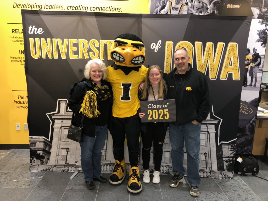 mandiwarren03's tweet photo. #uiowavisit https://t.co/8NTvkQob7I