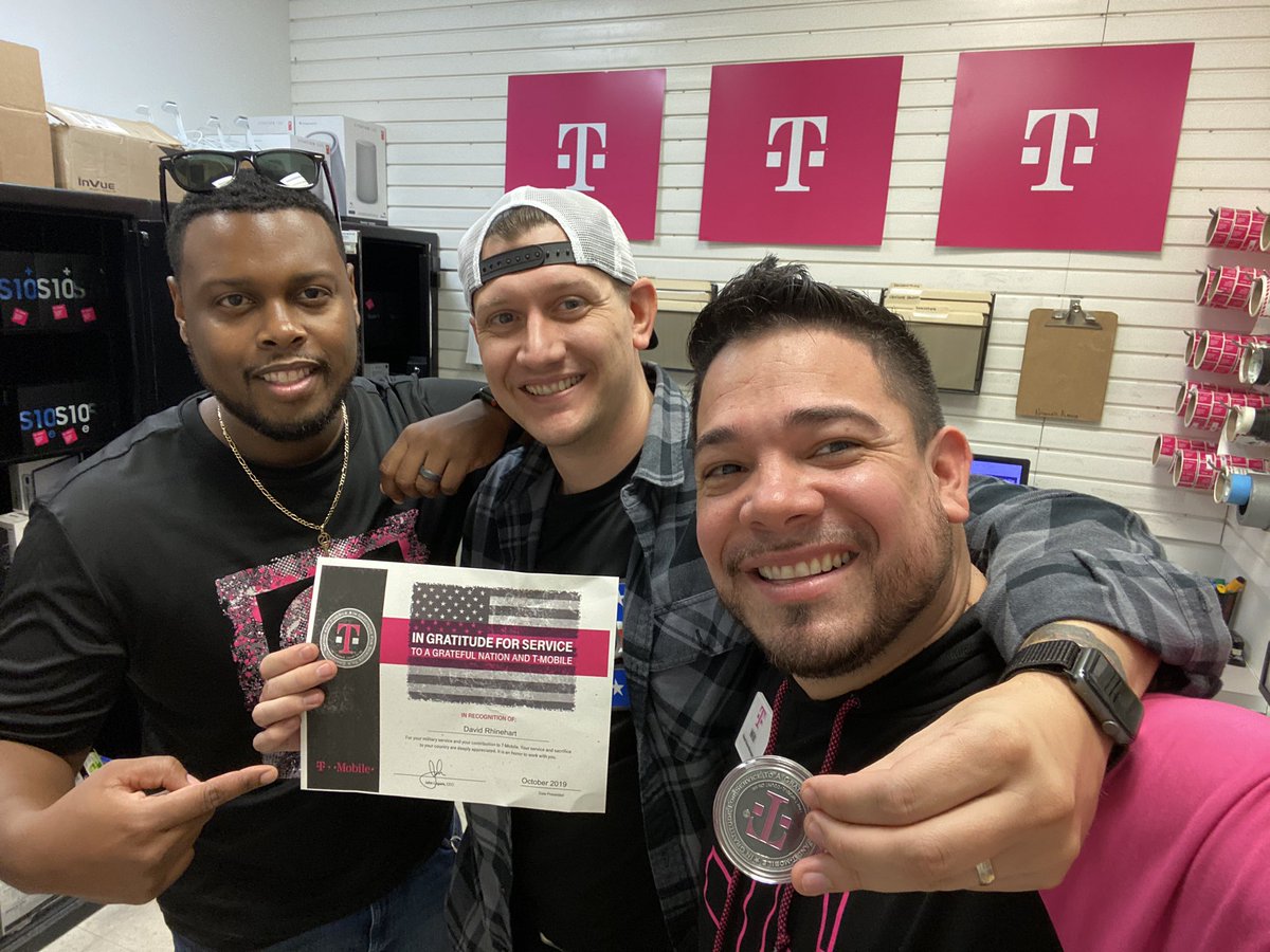 Thanking David Rhinehart for his military service and contributions to T-Mobile. @DJRhinehart <a href="/ARod_013/">Andrés R.</a> @BeccaRhinehart @carloski_carlos <a href="/williamamora2/">Will Mora</a> <a href="/TMobile/">T-Mobile</a> <a href="/TCCMobile/">TCC Wireless</a> @BrettKe08677439 <a href="/JohnLegere/">John Legere</a>