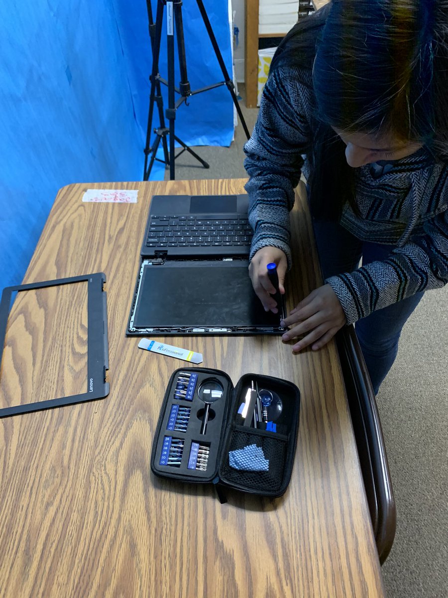 MilanC2Schools's tweet image. Love the #HandsOn work by our #awesome #TechInterns to address Chromebook needs! @MilanHSWildcats is prepping them for #RealWorld experiences!  #Striving4Excellence #Inspired2Innovate.