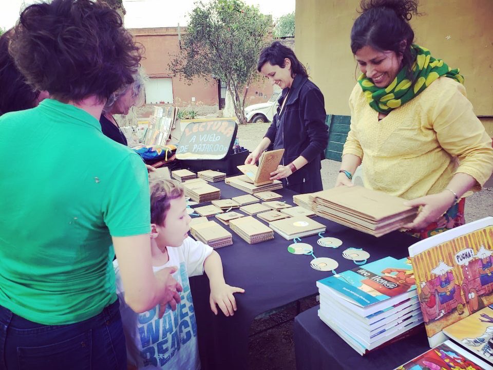caminosoficial's tweet photo. Estuvimos en Mendiolaza disfrutando de una tarde a puro festejo! Feria de editoriales independientes “Historias Andariegas”, Charla sobre “Periodismo, historia y actualidad” y Música en vivo: Los Oroná. Este sábado 11:30 hs por El Doce https://t.co/TWLo5GBjDi