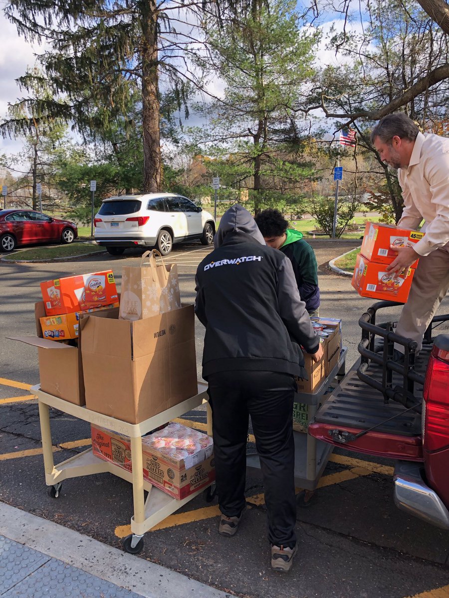 RPMS_School's tweet photo. Huge shout out to #ImmaculateHighSchool for donating all of this food to #RPMS families in need! #kind #donations https://t.co/nhmx2XUGjl