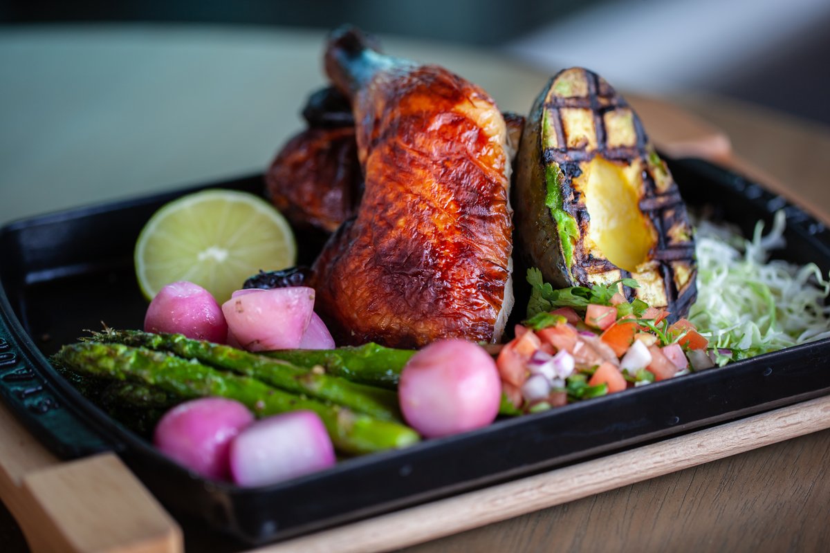 MesaMezcal's tweet photo. Look at those grill marks on that avocado. Snag a table at Mesa Mezcal to upgrade your dinner plans. https://t.co/0r5AjvFmh1