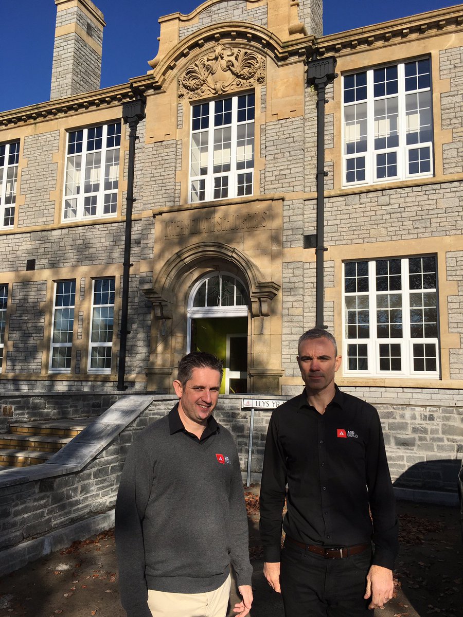In ‘15 these builders👇1 from C’diff other frm Notts, met for 1st time @ @fmbuilders event in London. Chat sparked new business venture; @BuildAsd 

They have spent last 5yrs turning this #Aberdare school building into affordable housing & handed it over today #powerofnetworking