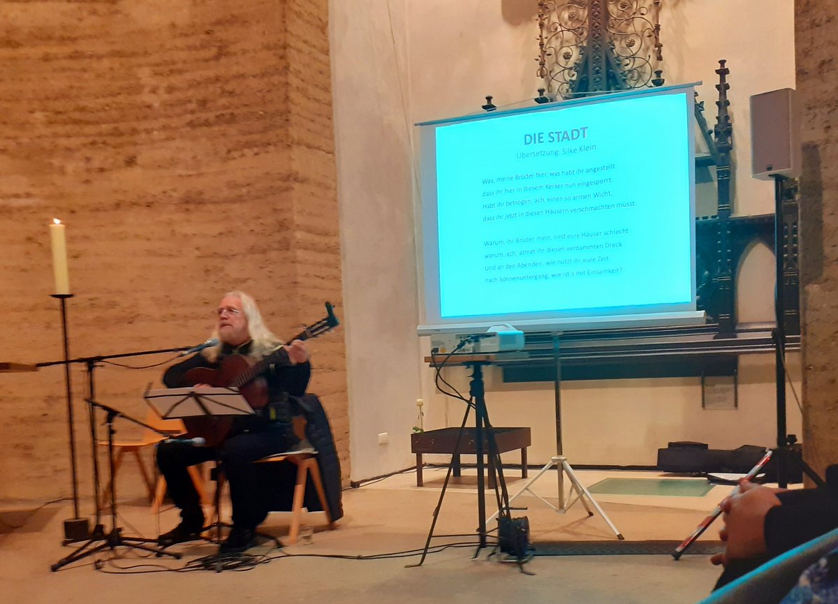 Mit #zeitzeuge89 Jaroslav Hutka ist heute 🇨🇿 Stimme der Freiheit bei <a href="/mauerfall30/">30 Jahre Friedliche Revolution – Mauerfall</a> in #Berlin zu hören. Hezky!