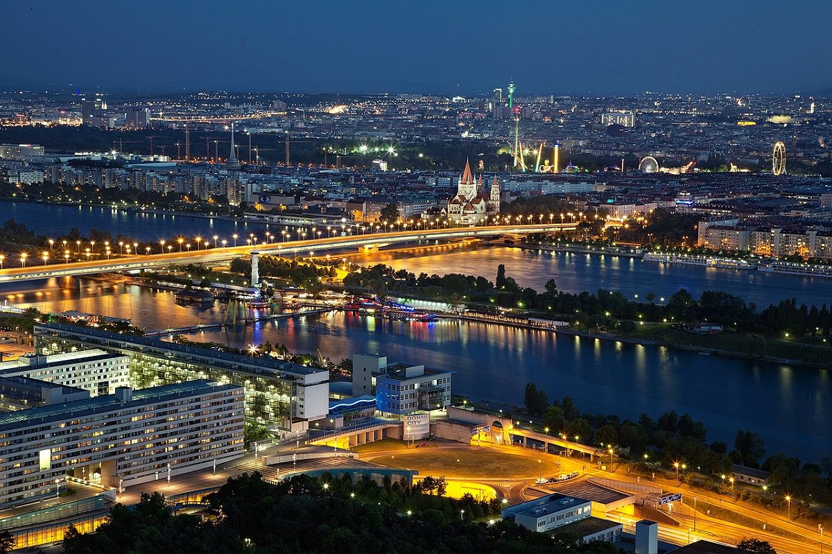 AbsolutBilbao's tweet photo. Qué visitar en Viena – A orilla del Danubio nos encontramos con esta hermosa ciudad. La capital de Austria no se queda sin su visita... https://t.co/VNH4H4Achl https://t.co/QiCOrERECo