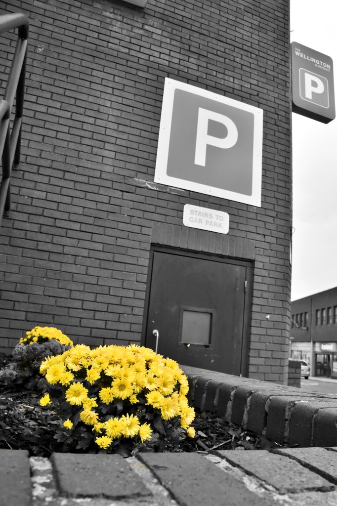Firesnapper999's tweet photo. Random shots of #Aldershot #KeepClearFireExit 😳 #Paratonnerre #FindColour #LostJacket https://t.co/ifG9B1OzUG