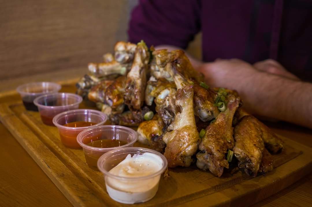 40 Wings 👏 £15 👏 Every Friday

#Glossop #WingIt