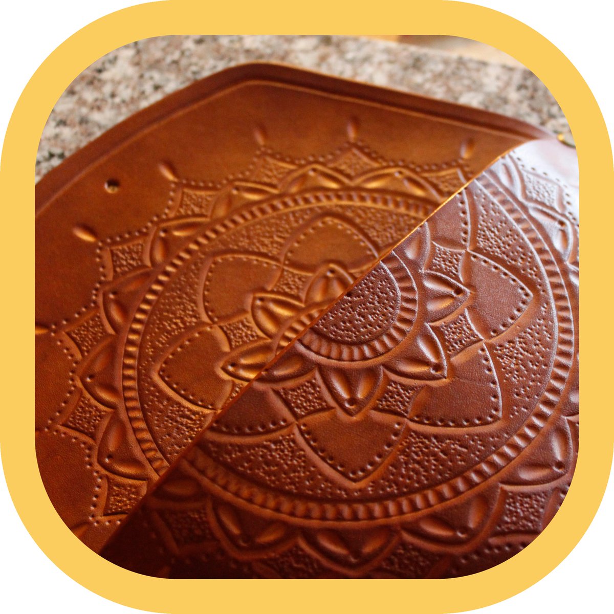 MemmoLeatherC's tweet photo. I like how this one turned out. It’s meant to be a coffee filter holder you can hang on your wall. 😊
#eclecticboho
#bohodecoration
#bohodecor
#walldecorations
#leatherhomedecor
#kitchendecoration
#tooledleather
#leathercarving
#carvedleather
#handtooledleather https://t.co/YwN1M7VAYZ