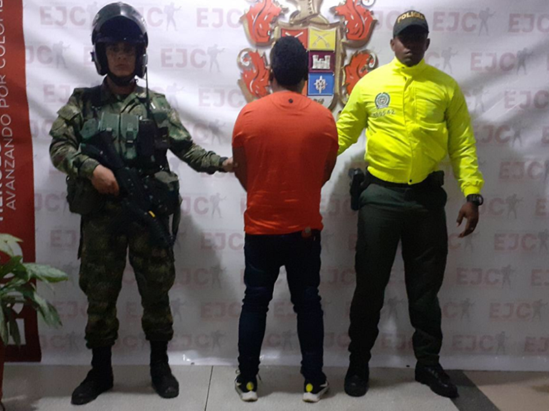 COL_EJERCITO's tweet photo. #FueNoticia | Ejército capturó al cabecilla político de la subestructura Carlos Vásquez del Clan del Golfo en el Urabá.

Más en 
>> https://t.co/ZZKfIoIQXG

@Ejercito_Div7 https://t.co/3n3FsCQLUe
