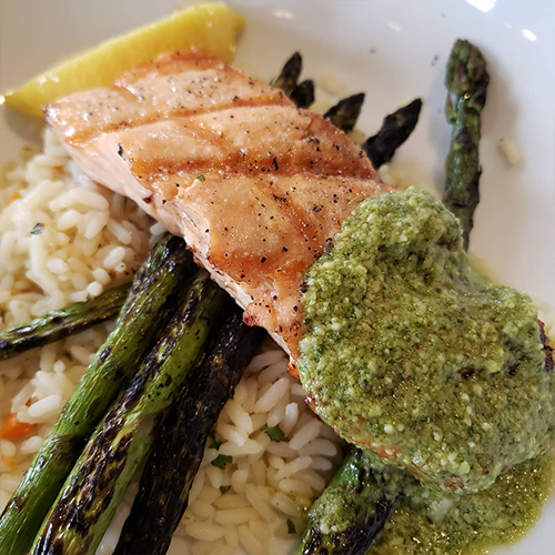 RobertsMEGrill's tweet photo. Robert's grilled salmon is topped with basil pesto and served up with sides of herbed rice and asparagus. It's a fresh, flavorful, and satisfying meal! 🍽️ https://t.co/nqMJ37y7Ox