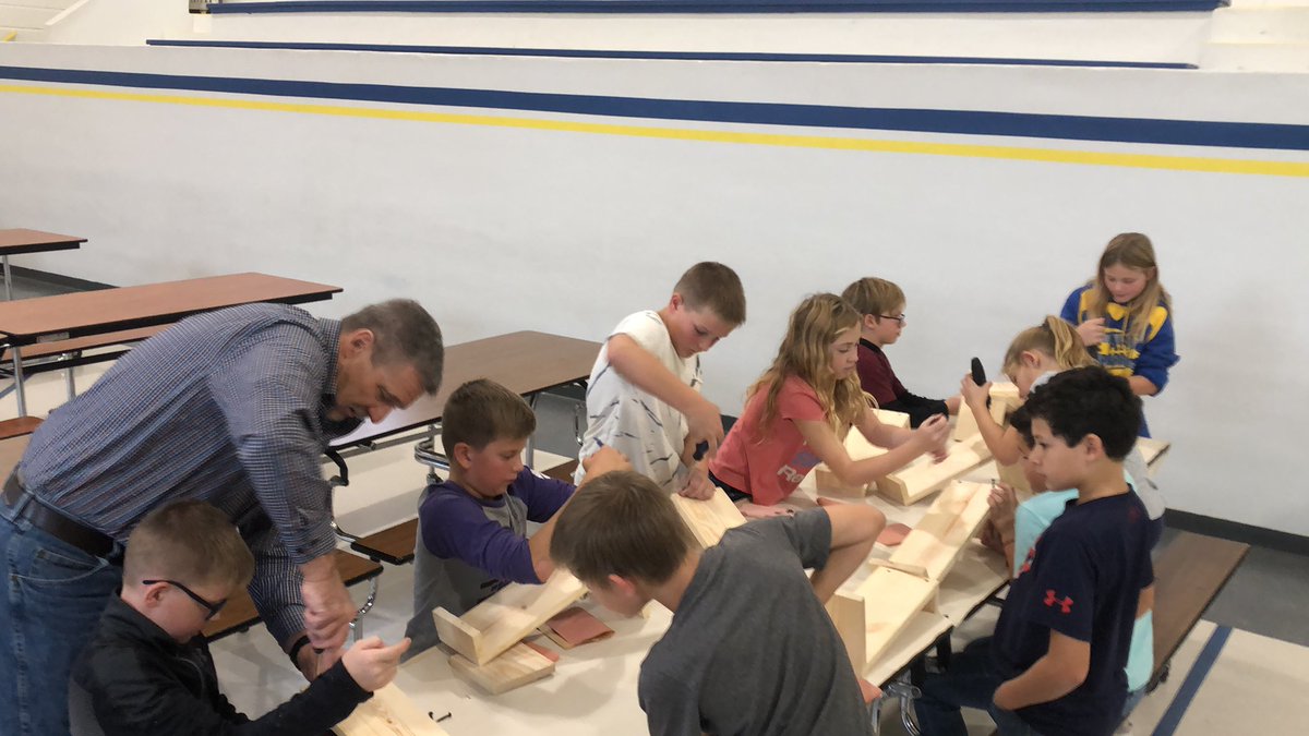 usd361's tweet photo. Mr. Giesen helping 4th graders complete a wood working project making book racks for their classroom. #paisano361 #activeleader @GiesenBill https://t.co/WpgaFoinAm